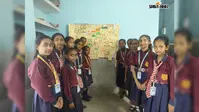 नन्हें हाथों ने पोस्टकार्ड पर बिखेरे देशभक्ति के रंग, क्ले और रंगों से सजाया तिरंगा
