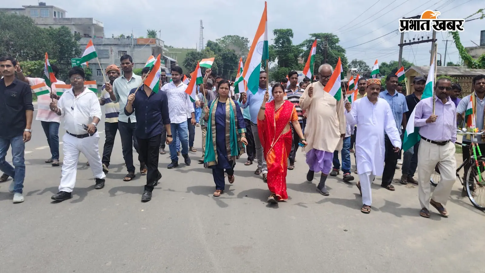 सिमराही में निकली भव्य तिरंगा यात्रा, चिलचिलाती धूप में भी नहीं थमा देशभक्ति का उत्साह