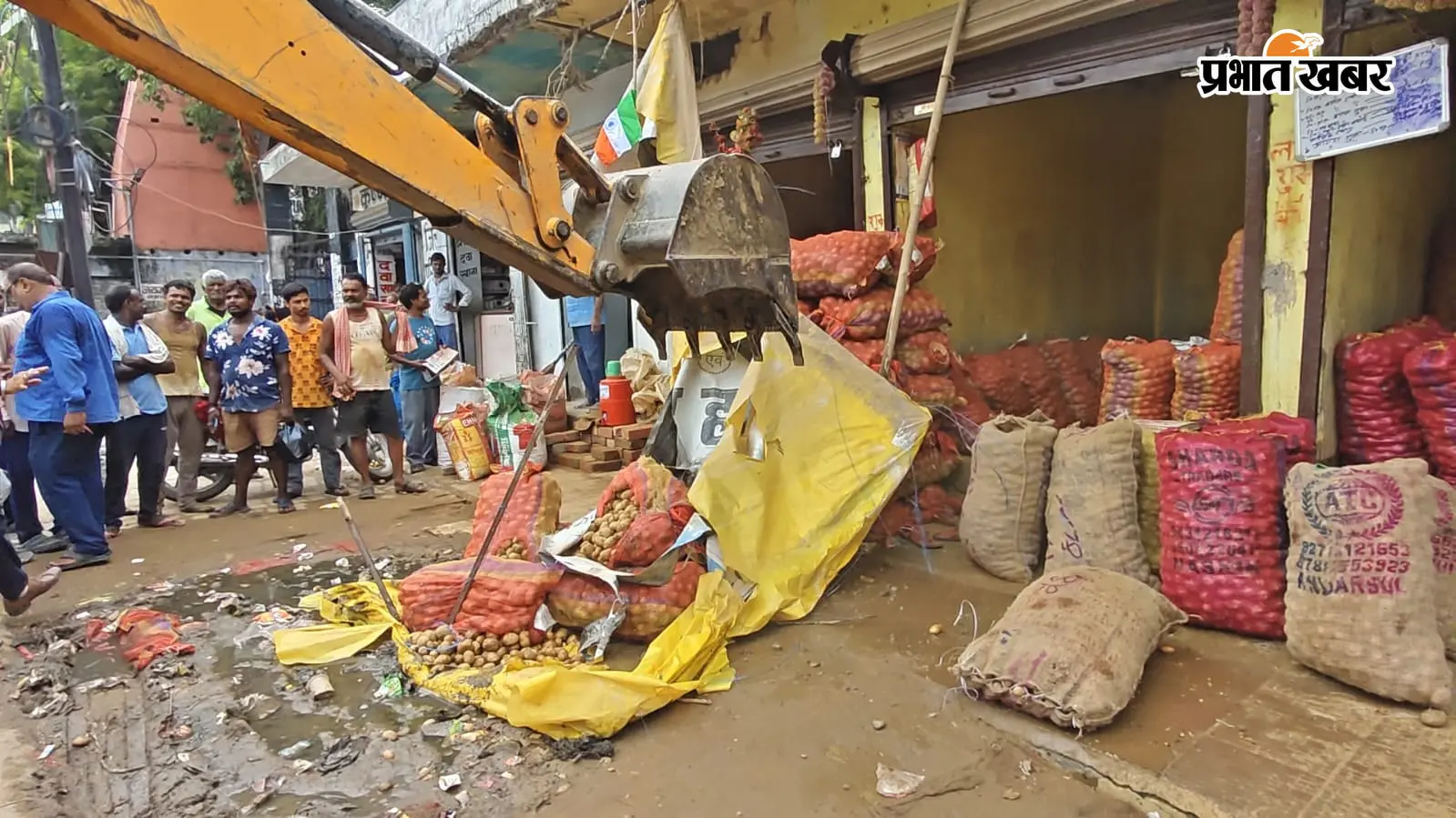 अतिक्रमण पर चला बुलडोजर, चार कर्मी रोज करेंगे निगरानी, दोबारा अतिक्रमण पर कड़ी कार्रवाई
