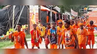 सुलतानगंज में आस्था का महासैलाब: दोपहर 2 बजे तक 2 लाख से अधिक कांवरिया रवाना, आसमान से हेलीकॉप्टर ने की पुष्पवर्षा