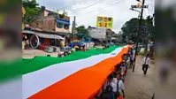 100 फीट लंबे तिरंगे के साथ ठाकुरगंज में निकला भव्य मार्च, 500 से अधिक विद्यार्थियों ने जगाया देशभक्ति का उत्साह