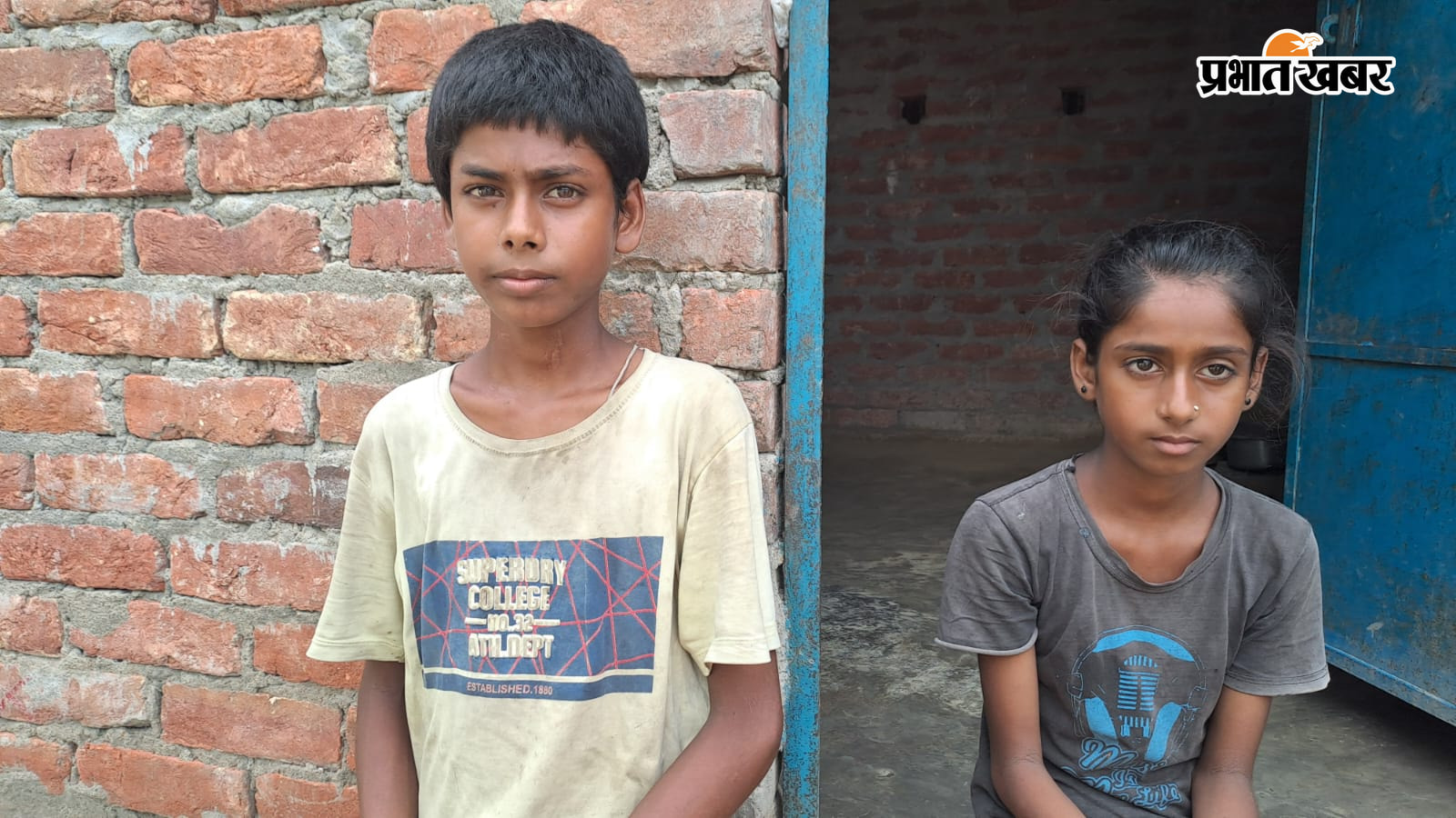 पत्नी और उसकी गोद में रोहित की बेटी रोते हुए दादा और साथ में खड़े भाई बहन | Prabhat Khabar Network