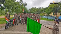 लातेहार में CRPF की तिरंगा बाइक यात्रा, हाथों में तिरंगा लेकर निकले जवान; देशभक्ति के नारों से गूंजा शहर