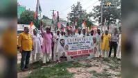 भभुआ में भाजपा के खिलाफ कांग्रेसियों का विरोध मार्च, मंच शुद्धिकरण घटना का किया विरोध