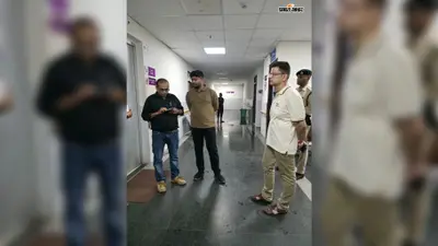 रात में अचानक सदर अस्पताल पहुंचे डीएम, डॉक्टरों की लापरवाही पर वेतन रोकने का निर्देश
