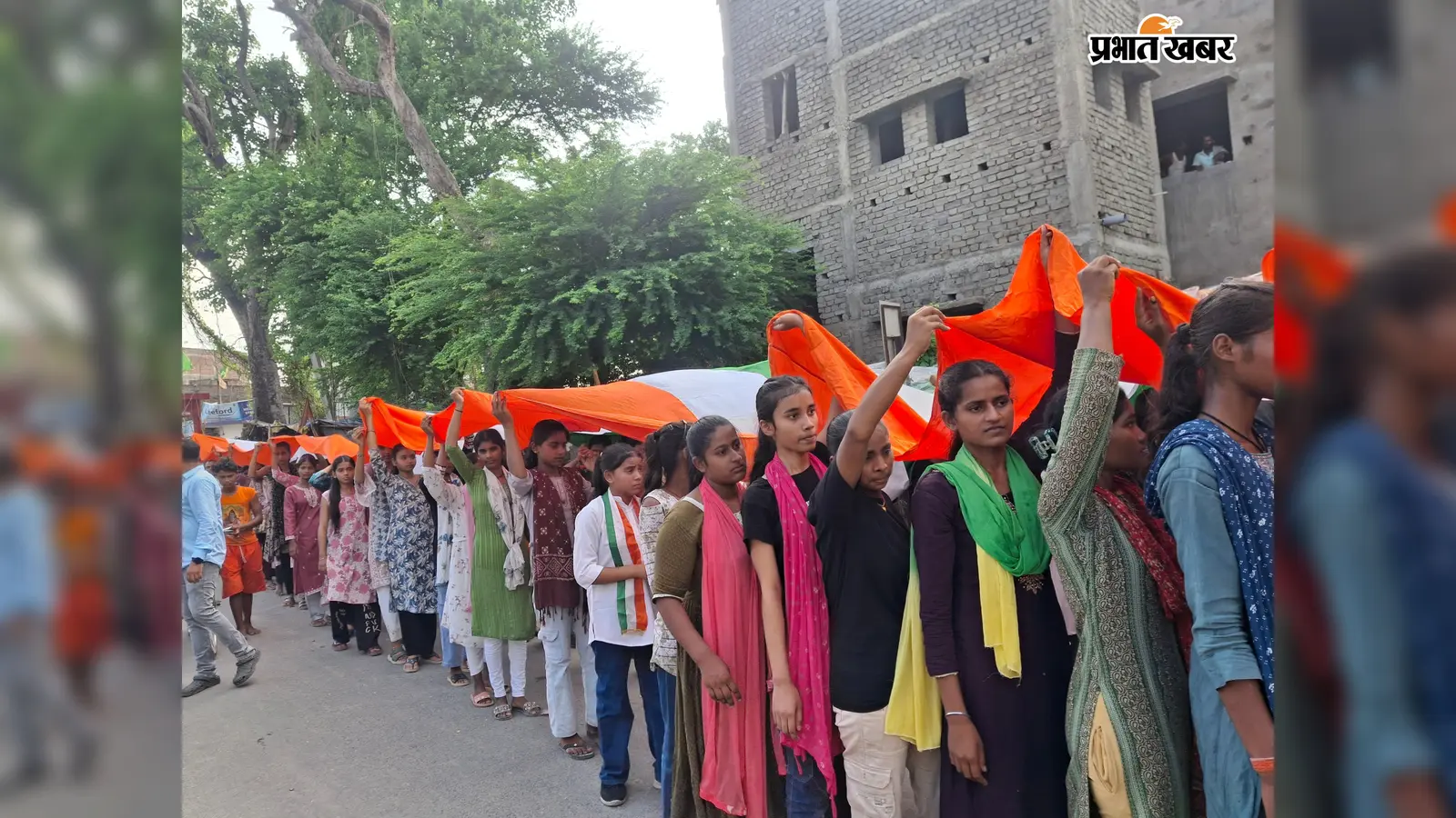 मोतिहारी के केसरिया में निकाली भव्य तिरंगा यात्रा, 351 फीट लंबा ध्वज बना आकर्षण