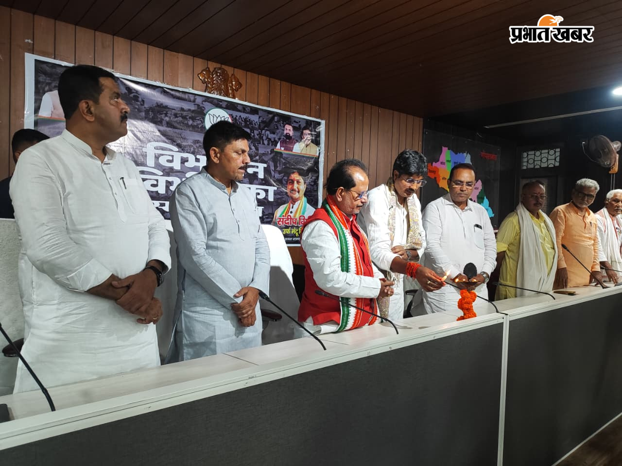 फोटो नं 21- कार्यक्रम का शुभारंभ करते कृषि मंत्री व अन्य | Prabhat Khabar Network