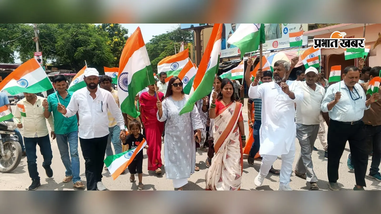 मधेपुरा में नगर परिषद ने निकाली भव्य तिरंगा यात्रा: मुख्य पार्षद व कार्यपालक पदाधिकारी ने की हर घर तिरंगा फहराने की अपील, गूंजे देशभक्ति के नारे