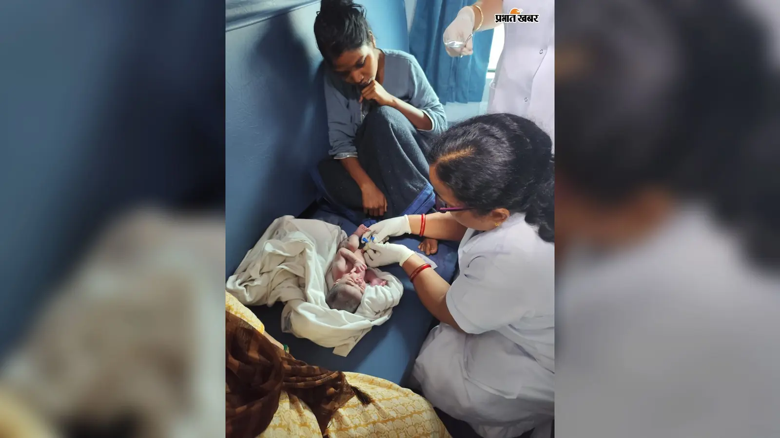 चलती ट्रेन में गूंजी नवजात की किलकारी, सहयात्रियों की मदद से महिला ने दिया स्वस्थ बच्चे को जन्म