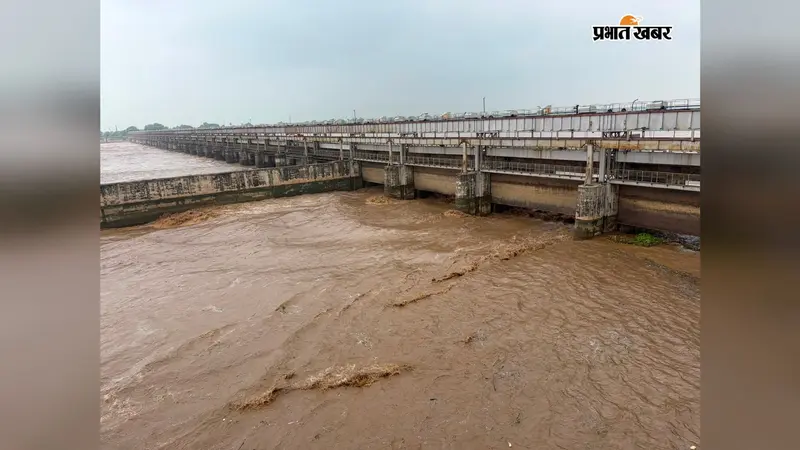 भीम बराज में बाढ़ का दबाव बढ़ा, सभी 40 गेट खोले; कोयल नदी में छोड़ा गया 2.70 लाख क्यूसेक पानी