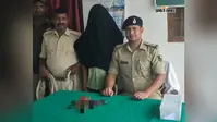 पुलिस को देखते ही भागने लगा युवक, तलाशी ली तो कमर से निकले दो देसी कट्टा और 5 कारतूस