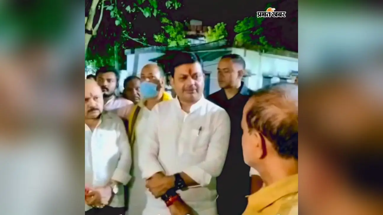 देर रात सदर अस्पताल पहुंचे प्रभारी मंत्री संजय कुमार सिंह, SNCU में डॉक्टर नदारद और सोते मिले कर्मी; CS को लगाई जमकर फटकार