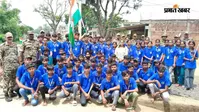 चकाई में CRPF जवानों संग बच्चों ने निकाली तिरंगा यात्रा: 'भारत माता की जय' के नारों से गूंजा सरौन