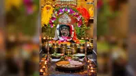 गोपालगंज: मीरगंज के औघड़दानी मंदिर में बाबा का अर्धनारीश्वर स्वरूप में हुआ भव्य श्रृंगार