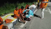 रोहतास: गुप्ताधाम जा रहे कांवरियों की सेवा में जुटे ग्रामीण, हाथ-पैर दबाकर दूर कर रहे थकान