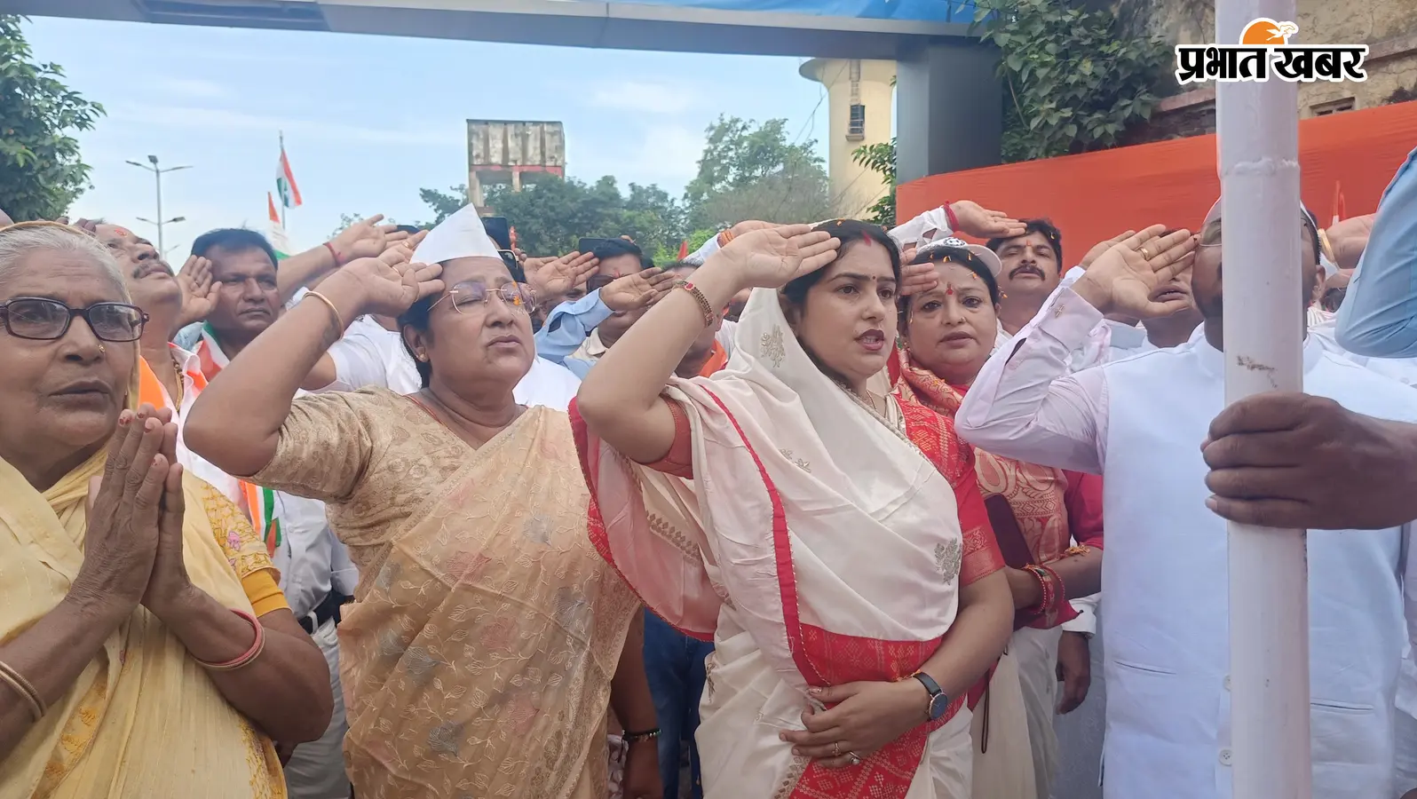 भारत-नेपाल सीमा पर शान से लहराया तिरंगा: जोगबनी में 80वां स्वतंत्रता दिवस धूमधाम से संपन्न, स्कूली बच्चों की प्रभात फेरी व झांकियों ने मोहा मन