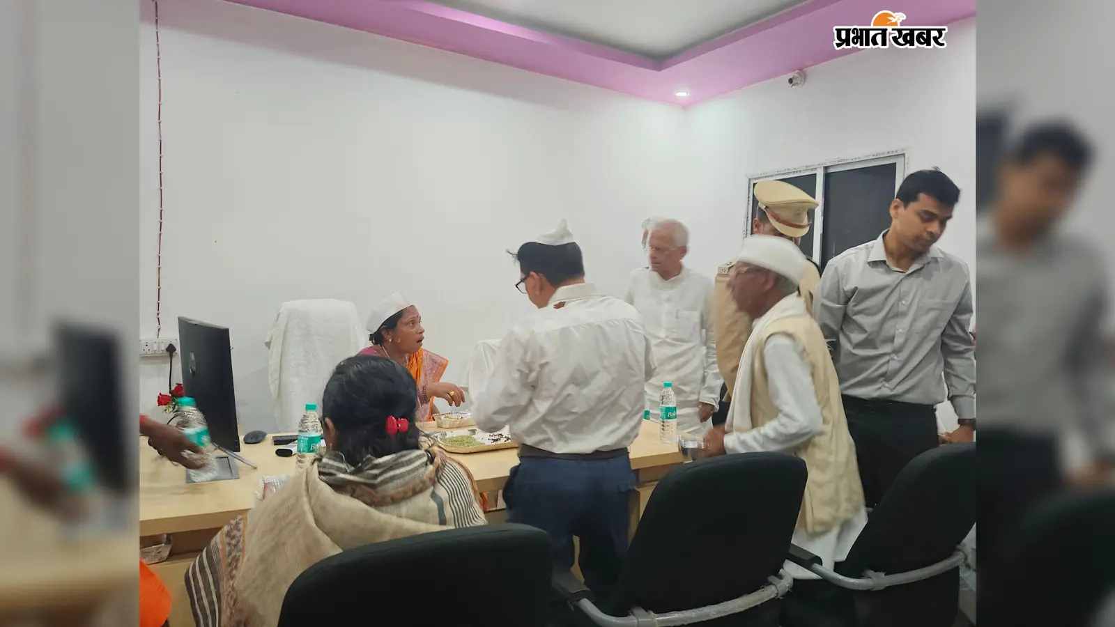 झंडोत्तोलन के बाद अचानक सरकारी चैंबर में घुसे विधायक, दीवार पर टंगी इस चीज को देख सबके सामने चेयरमैन से पूछ लिया ऐसा सवाल कि उड़ गए होश!