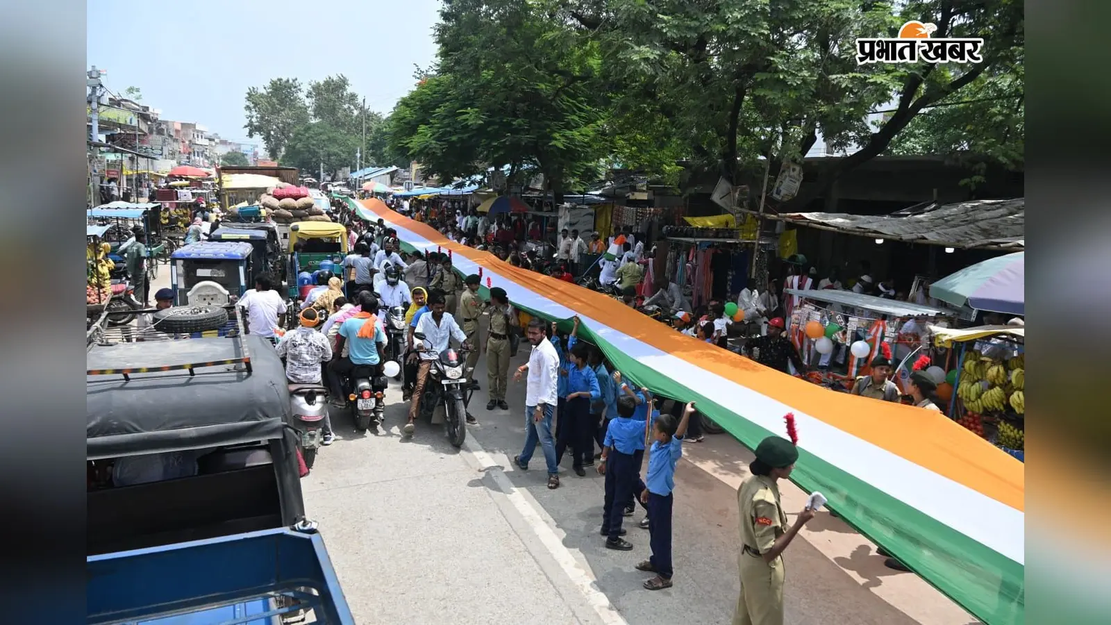 कैमूर में आजादी का जश्न: 80 मीटर तिरंगे से लेकर भव्य परेड तक जगजीवन स्टेडियम से गांव-गांव तक दिखा देश भक्ति का जज्बा