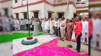 Kusheshwarsthan: मूसलाधार बारिश में भी नहीं डगमगाया हौसला, भीगते हुए थानाध्यक्ष ने फहराया तिरंगा