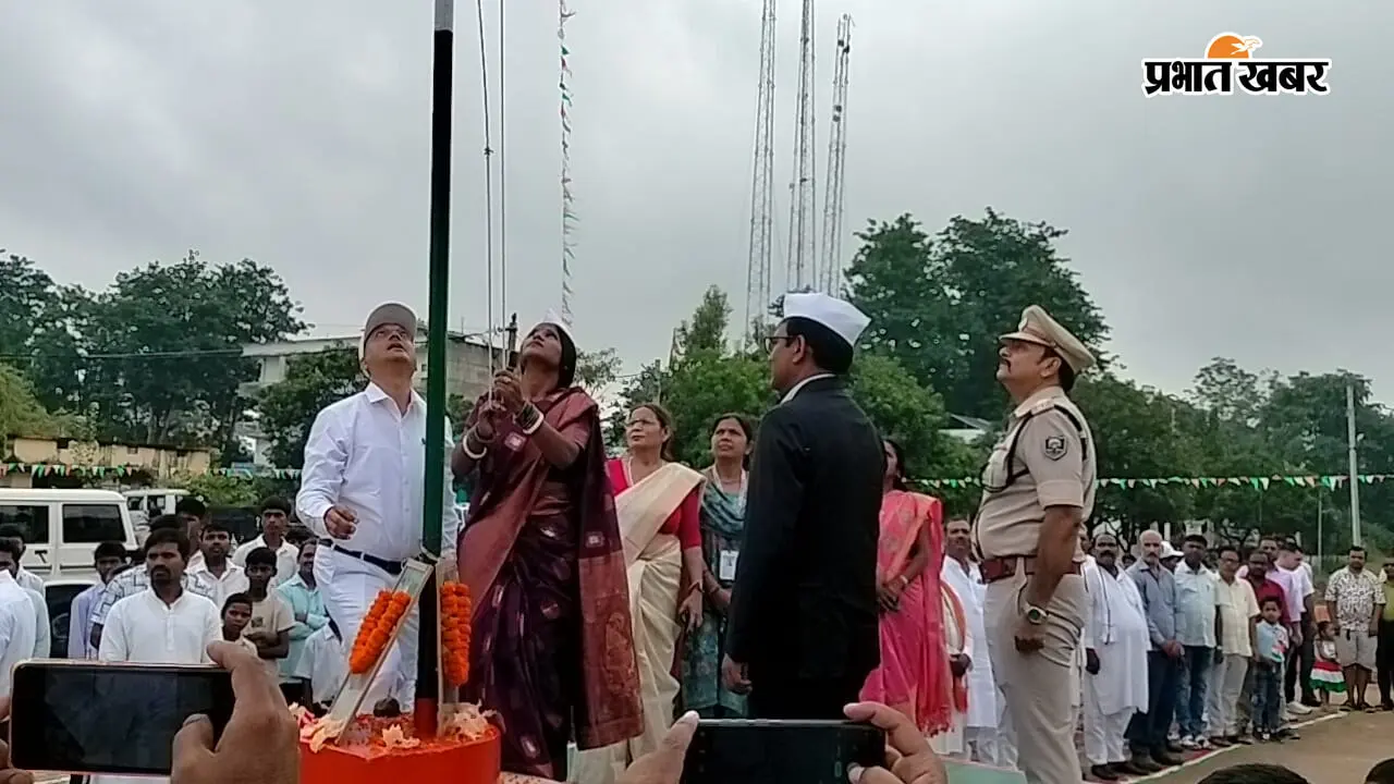 सूर्यगढ़ा में 80वें स्वतंत्रता दिवस की धूम: प्रखंड मुख्यालय में प्रमुख खुशबू कुमारी ने फहराया तिरंगा, थानों व नगर परिषद में भी दी गई सलामी