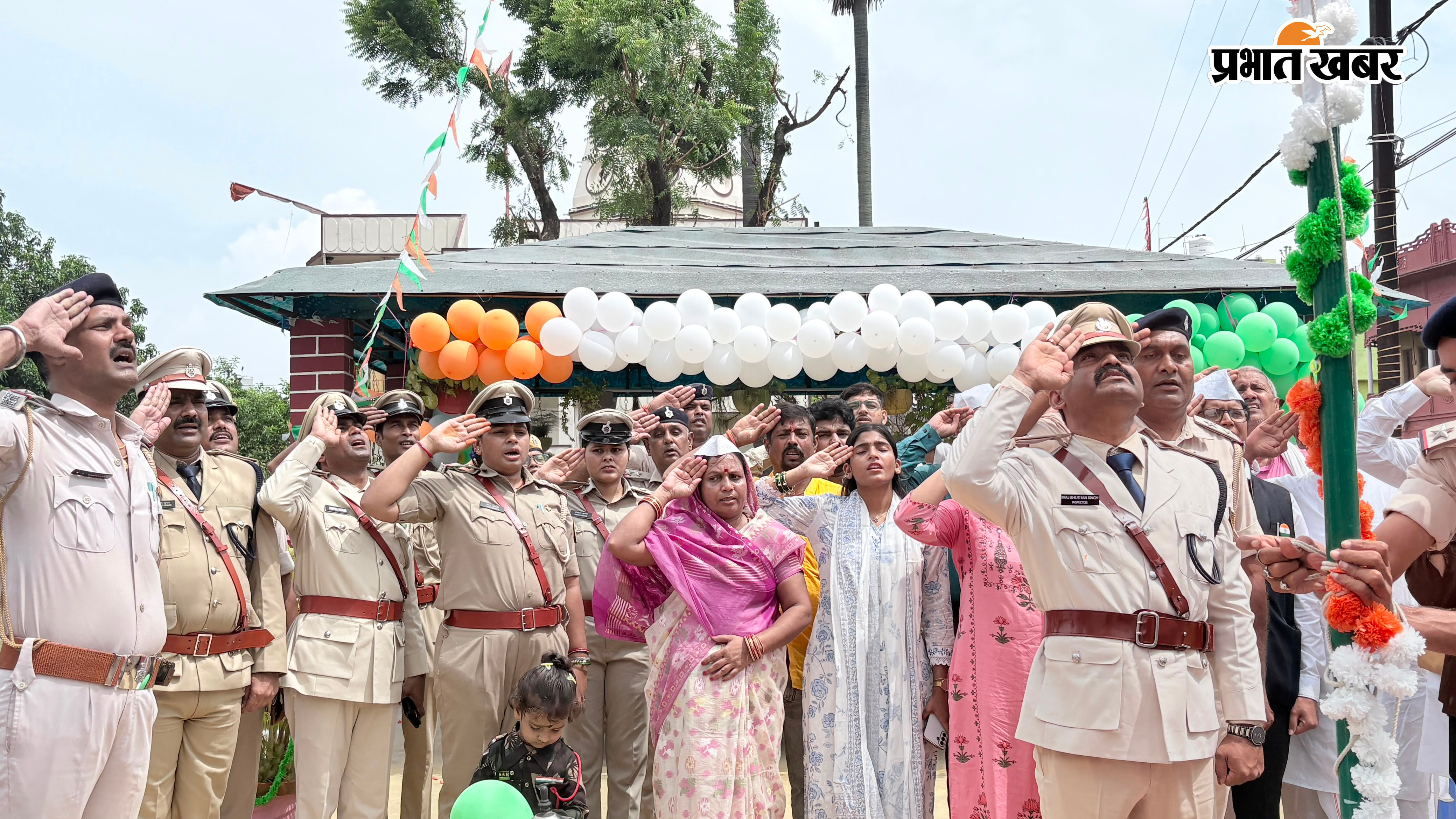 बड़हिया में शान से लहराया तिरंगा, देशभक्ति के नारों से गूंजा शहर | Prabhat Khabar Network