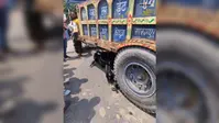 NH-531 पर रेलवे ढाला के पास ट्रैक्टर और बाइक की जोरदार भिड़ंत, लहूलुहान होकर गिरे तीन युवक; गंभीर हालत में सीवान रेफर