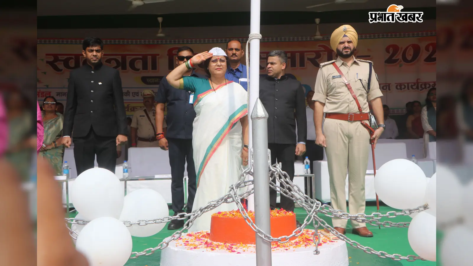 बीएन मंडल स्टेडियम में शान से फहराया तिरंगा, मंत्री शीला मंडल ने गिनाईं विकास योजनाओं की उपलब्धियां