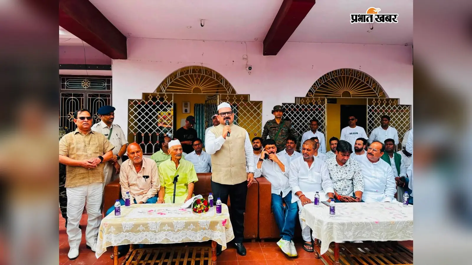 स्वतंत्रता दिवस पर देशभक्ति के रंग में रंगा गढ़वा: पूर्व मंत्री मिथिलेश ठाकुर ने कई स्थानों पर किया ध्वजारोहण