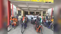 ठाकुरगंज में आजादी का जश्न बना खास: 12 दिव्यांगों को मिली बैटरी वाली साइकिल, 250 गरीबों को मिला बासगीत पर्चा