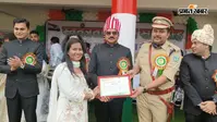 गुमला में स्वतंत्रता दिवस पर सम्मान समारोह, एडीपीआरओ एलिना दास को उत्कृष्ट कार्य के लिए मिला सम्मान