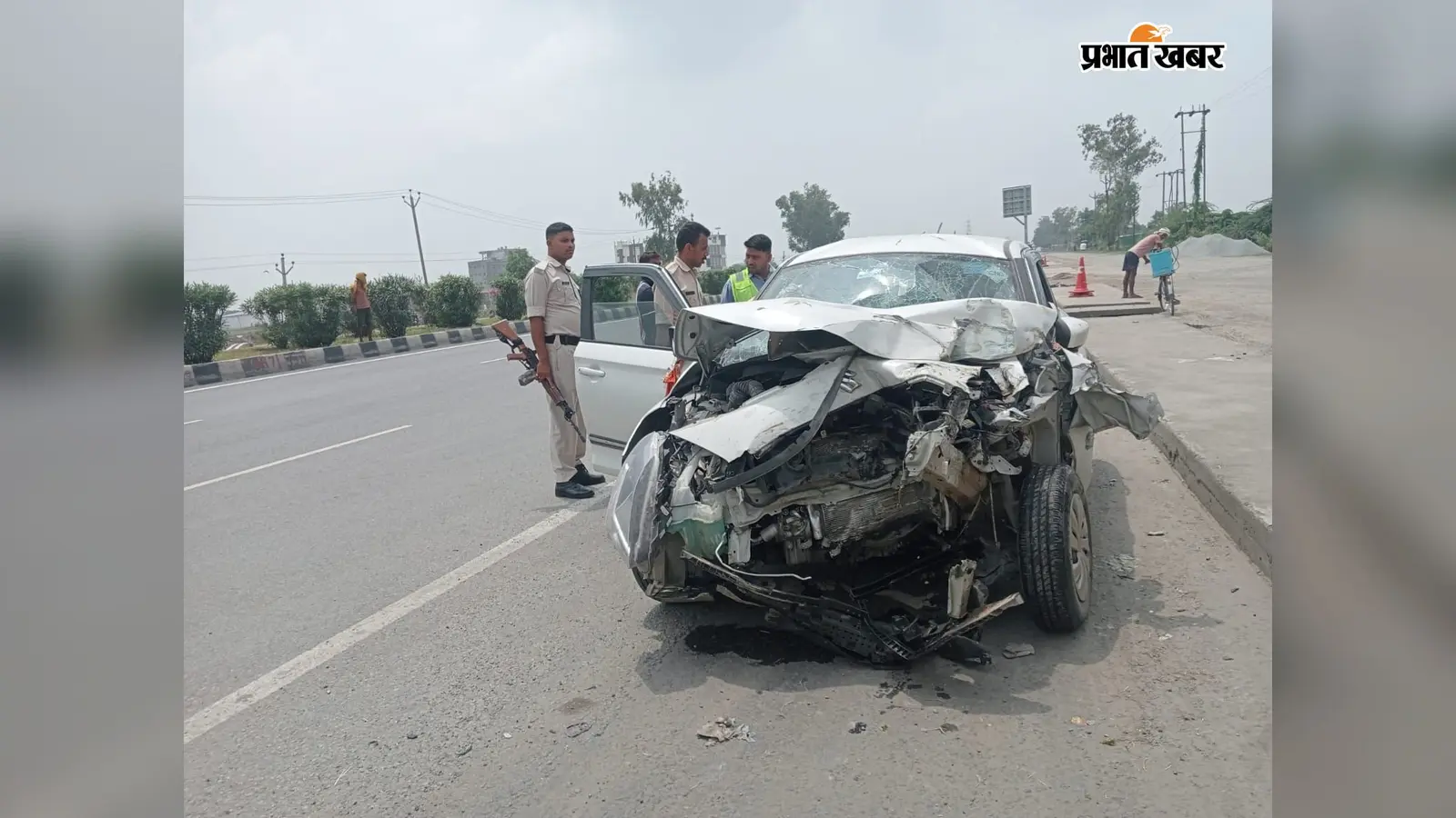 कैमूर NH-19 पर ट्रक में घुसी कार, दो तीर्थयात्रियों की मौत, तीन गंभीर रूप से घायल