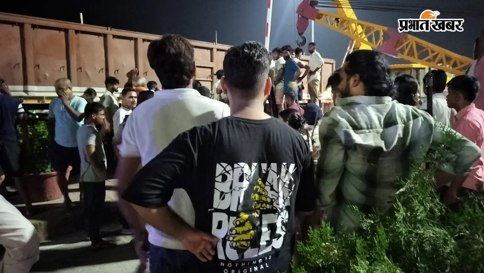 कैमूर: ट्रेलर में घुसा ऑटो, पांच लोग गंभीर रूप से घायल; क्रेन से निकालने में जुटी पुलिस