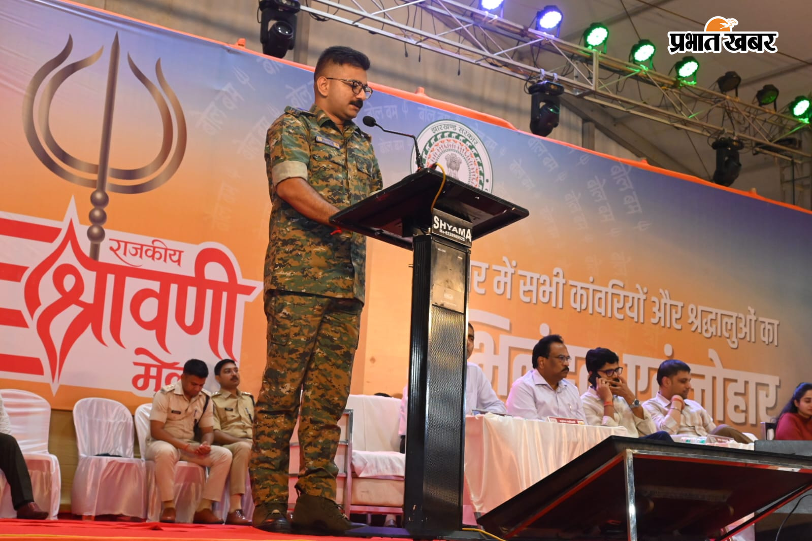 तीसरी सोमवारी को लेकर ब्रीफिंग करते डीसी, एसपी और कार्मियों ने भी शेयर किए अनुभव. | Prabhat Khabar Network