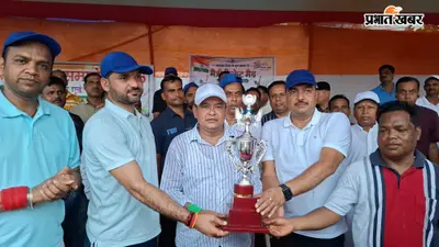 स्वतंत्रता दिवस के अवसर पर गांधी मैदान में जिला प्रशासन और नागरिक एकादश के बीच मैत्री क्रिकेट मैच का हुआ आयोजन