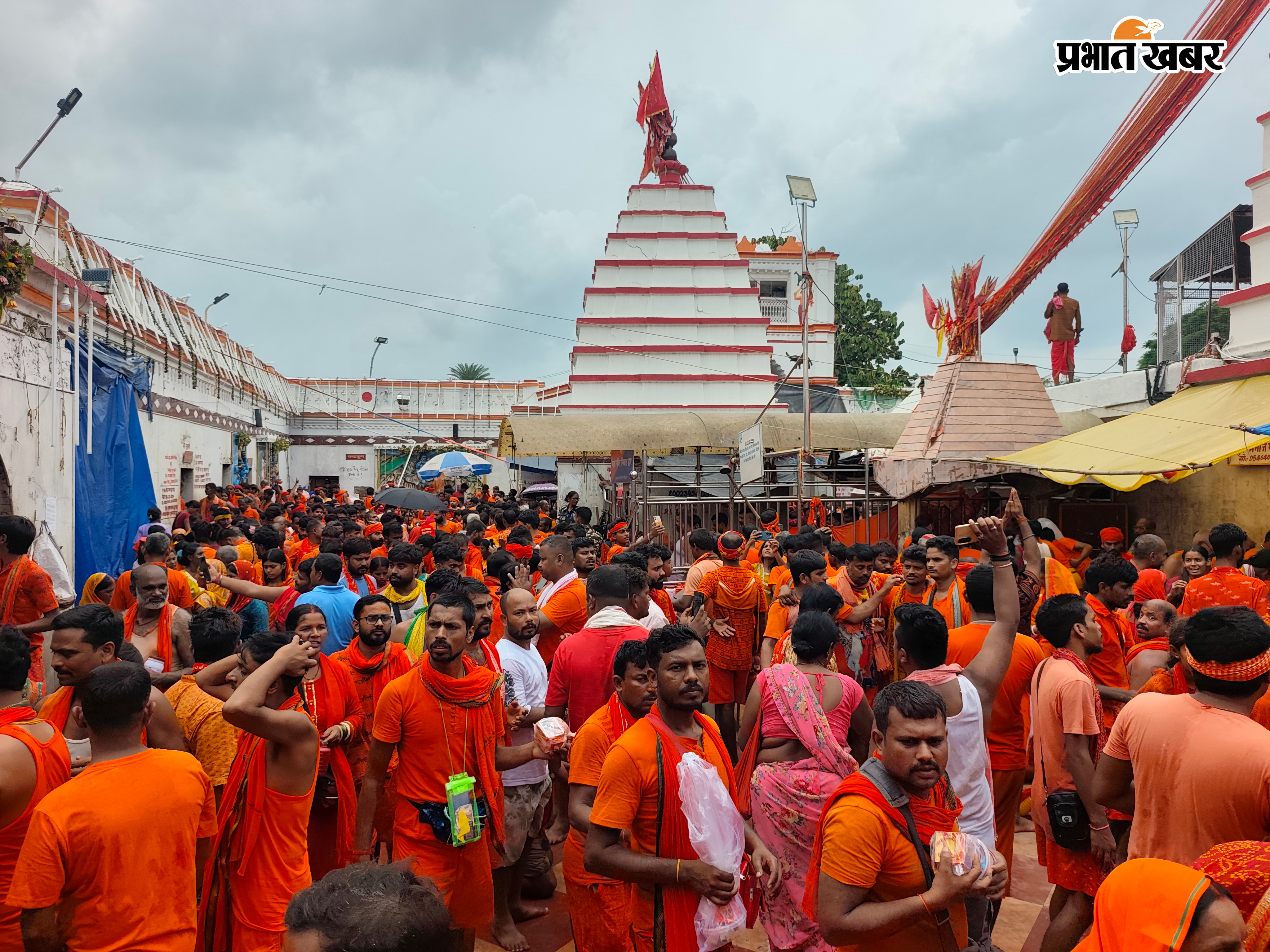 बासुकिनाथ मंदिर में श्रद्धालुओं की भीड़, कतारबद्ध श्रद्धालु, महादेव का श्रृंगार दर्शन | Prabhat Khabar Network