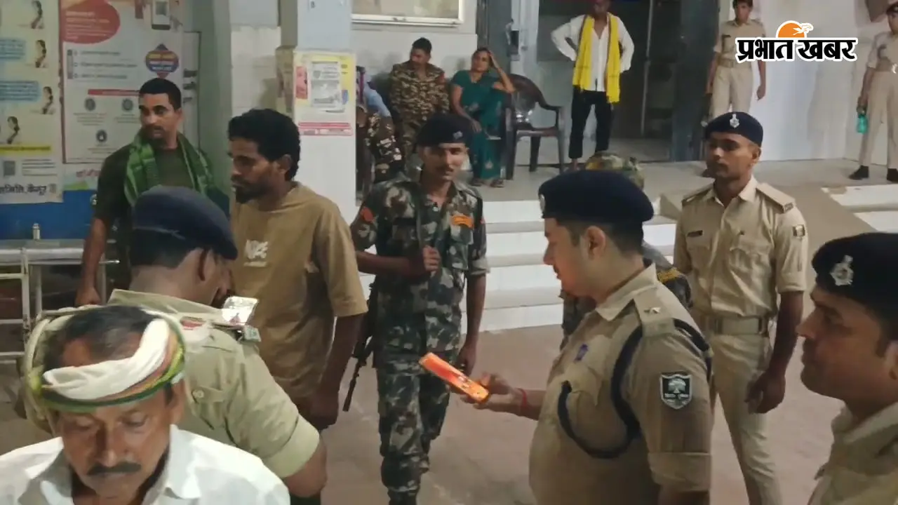 कैमूर : मार्बल लदे ट्रेलर में फंसा ऑटो, एक युवक की मौत, दो घायल
