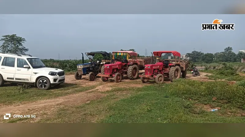 लातेहार में रोक के बाद भी अवैध बालू उठाव, प्रशासन ने की कार्रवाई, आठ ट्रैक्टर जब्त