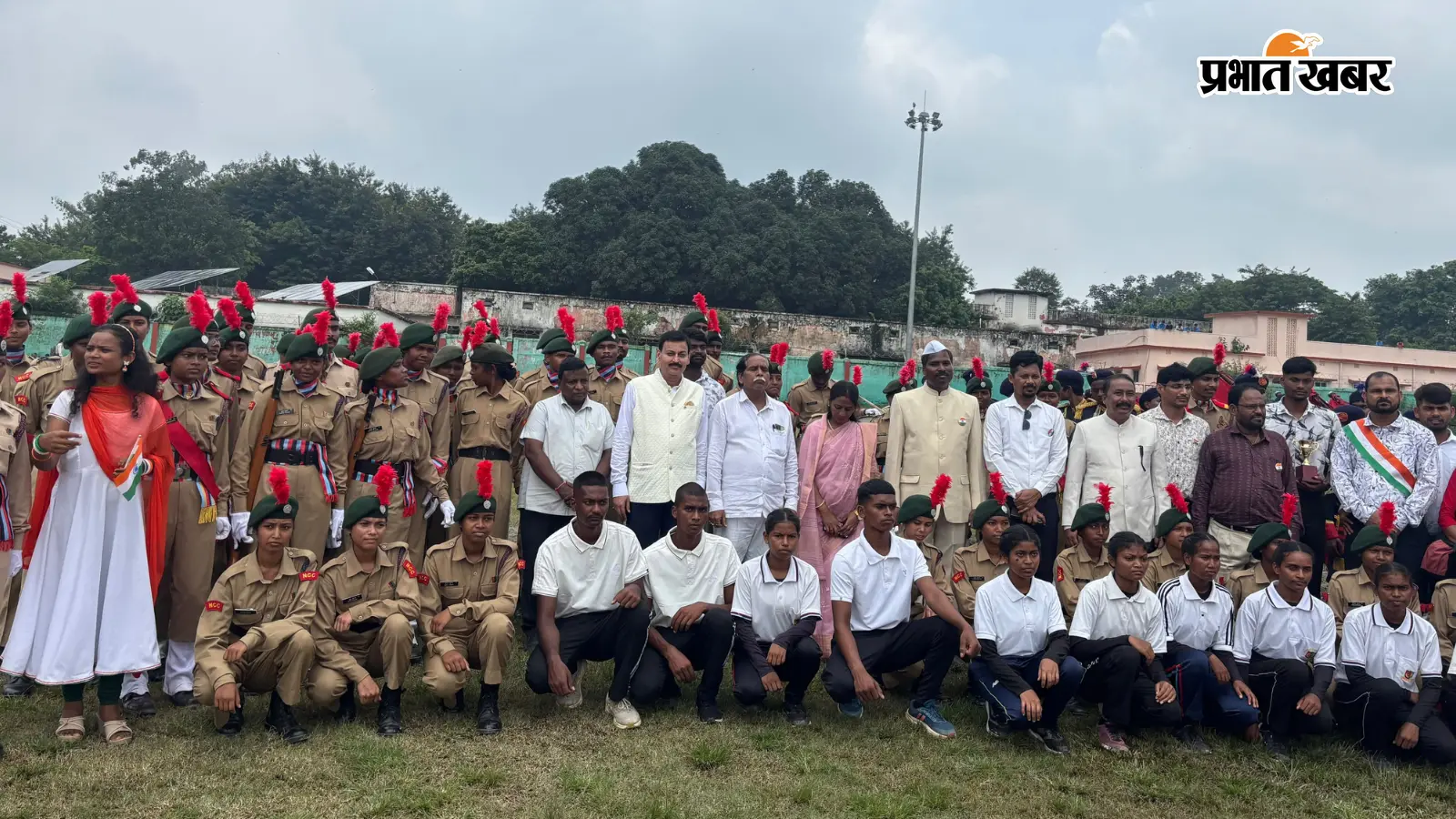 बुंडू में दिखा देशभक्ति का रंग, जगह-जगह झंडोत्तोलन और रंगारंग कार्यक्रमों ने बांधा समां