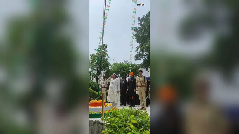 पलामू में स्वतंत्रता दिवस की धूम, शहर से लेकर सुदूरवर्ती इलाकों तक शान से लहराया तिरंगा