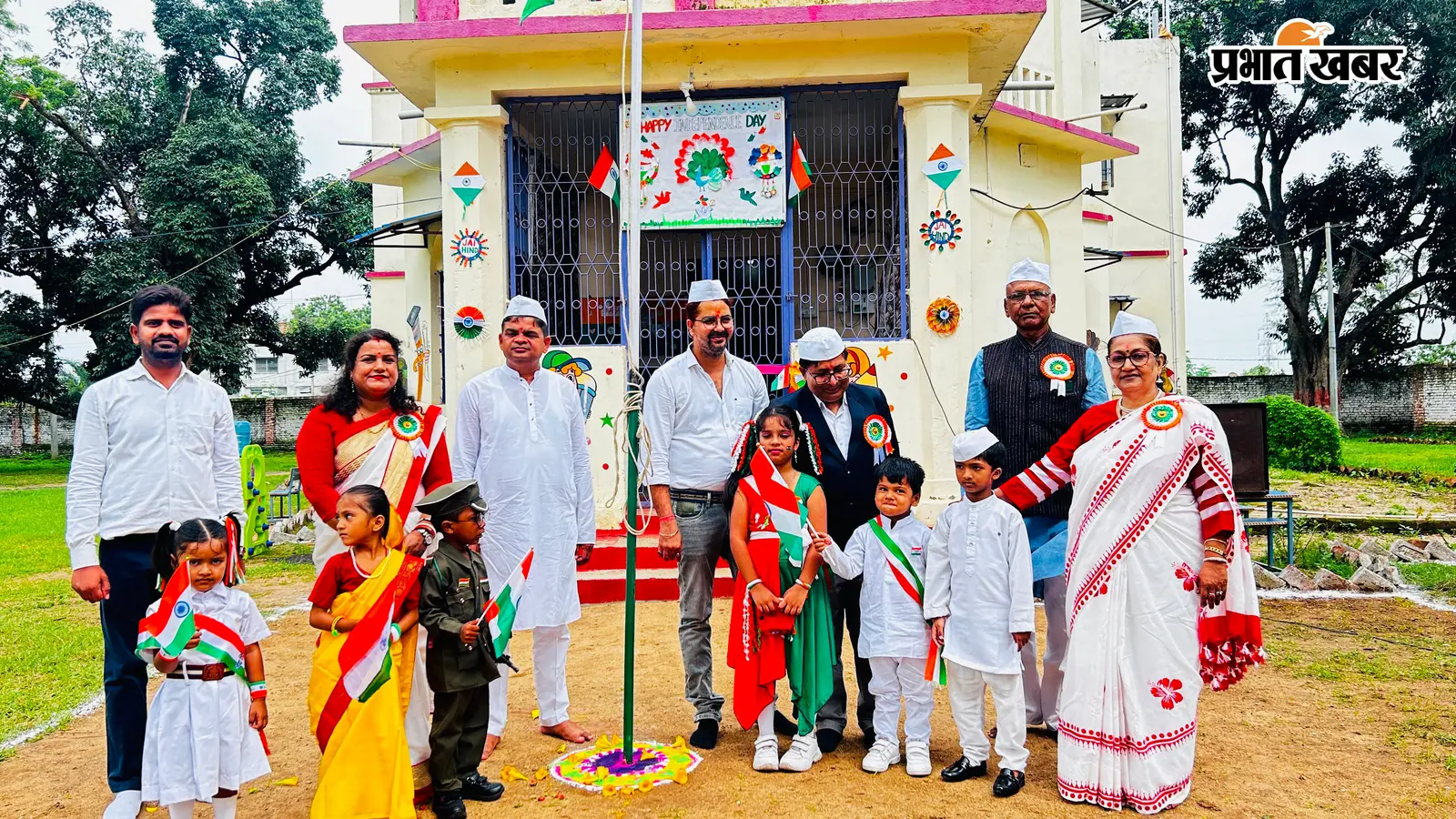 नन्हे कदमों में देशभक्ति का दिखा जज़्बा, DAV गुमो में गूंजा राष्ट्रप्रेम का जयघोष