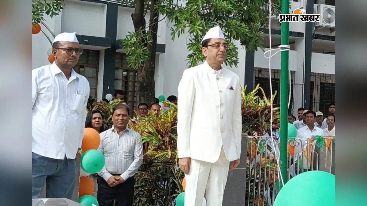 शिवहर में स्वतंत्रता दिवस पर डीएम ने गिनाईं विकास की उपलब्धियां, शिक्षा-स्वास्थ्य से रोजगार तक पर जोर