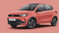 2026 Tata Tiago का कौन-सा वेरिएंट खरीदें? ₹4.69 लाख से शुरू कीमत में जानें किस मॉडल में मिलेगा सबसे ज्यादा फायदा