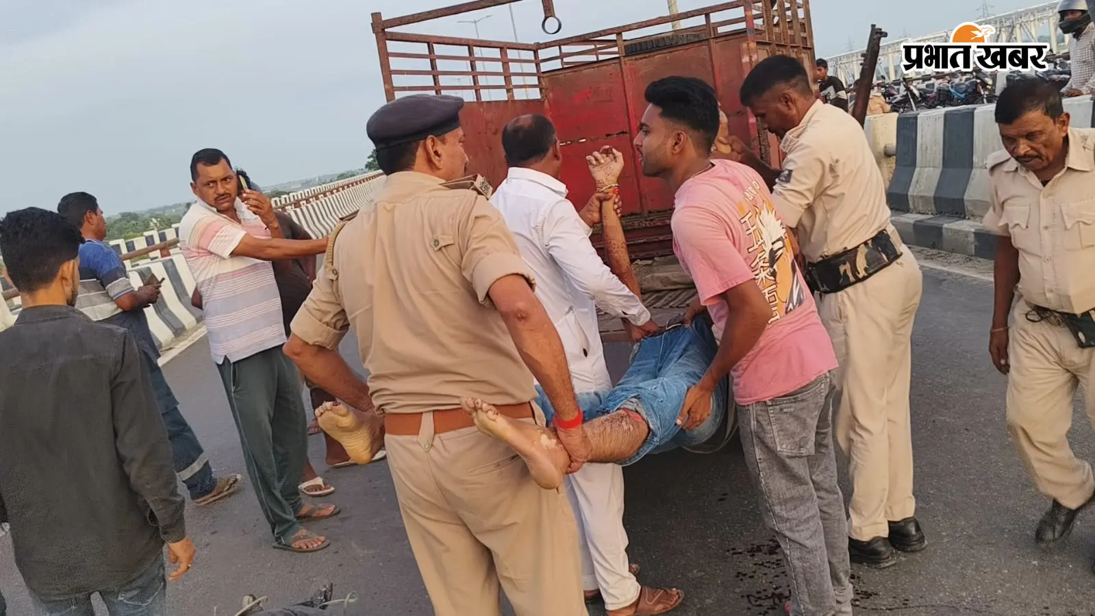 कोसी महासेतु के पास अज्ञात वाहन ने बाइक में मारी टक्कर, युवक की मौके पर मौत