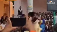 सीवान : स्वतंत्रता दिवस समारोह में भोजपुरी गाने पर छात्रा का डांस, वीडियो वायरल होने के बाद जांच की मांग