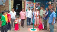 झाड़ू थामने वाले हाथों ने फहराया तिरंगा, 26 साल से नेता-अधिकारी नहीं, आमजन करते हैं ध्वजारोहण