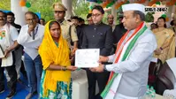 आरा : भोजपुर के 1048 भूमिहीन परिवारों को मिली सौगात, अब बनेगा अपना आशियाना, मंत्री ने सौंपा पर्चा