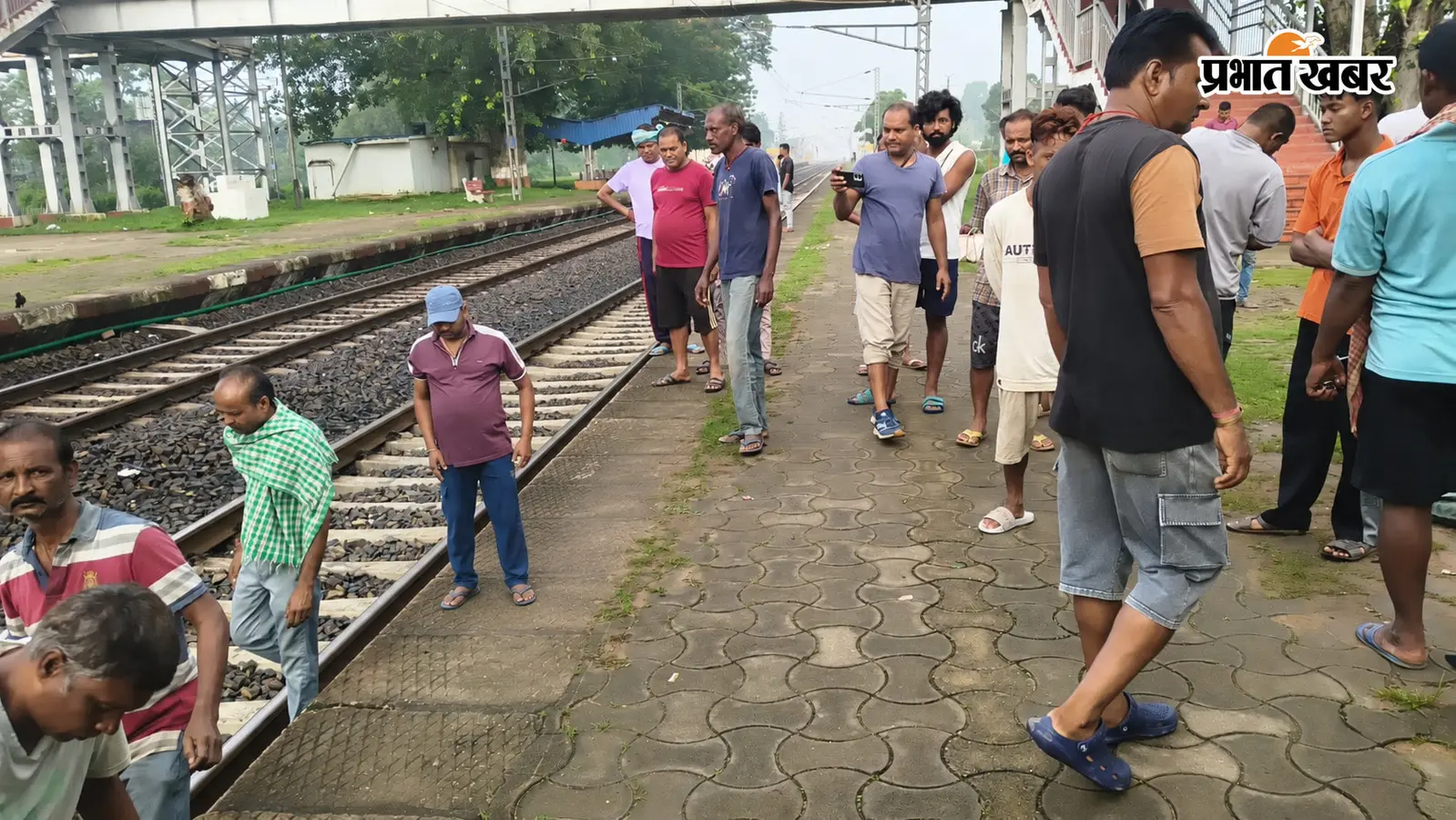 घर लौट रहा था युवक, तभी ट्रेन से उतरते वक्त फिसला पैर, और फिर...