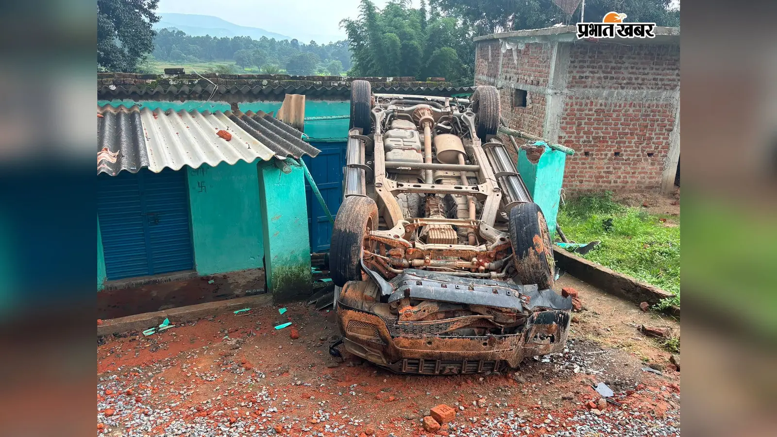 गुमला में तेज रफ्तार स्कॉर्पियो घर में घुसी, बाल-बाल बचे लोग; चालक मौके से फरार