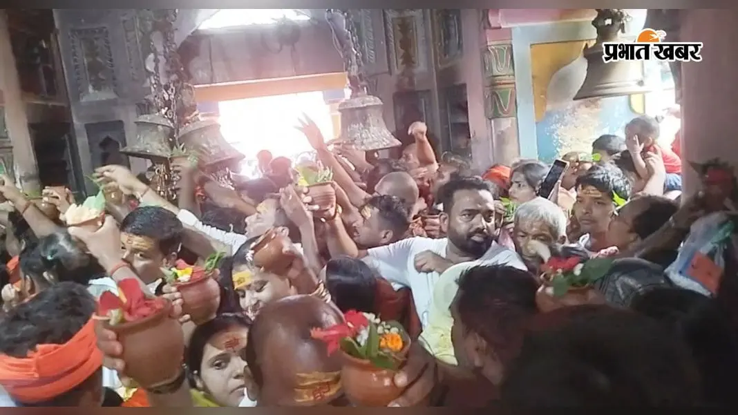 सीवान: मेहंदार मंदिर में शुक्रवार- सोमवार को छोड़ अन्य दिनों व्यवस्था का अभाव, अरघा छोड़ गर्भगृह में पहुंच रहे श्रद्धालु