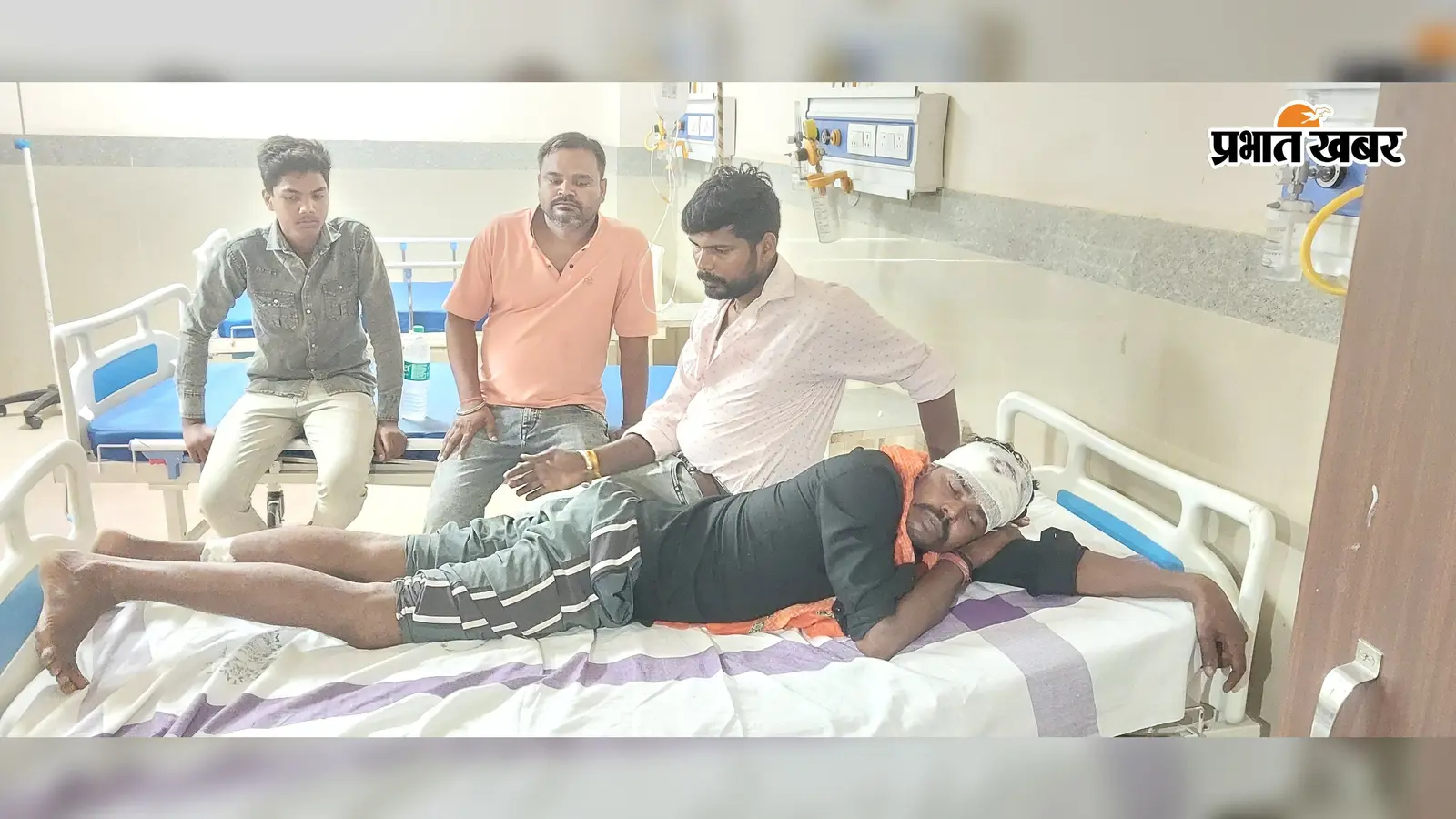 पुश्तैनी जमीन बेचने का विरोध करने पर युवक पर लाठी-सरिया से जानलेवा हमला, सदर अस्पताल में भर्ती